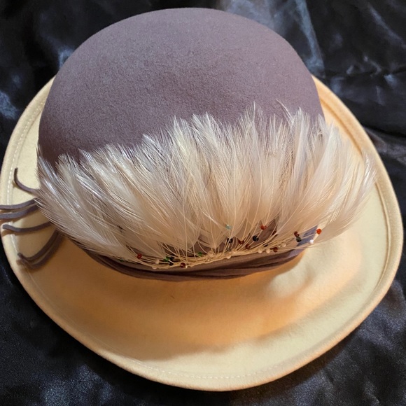 Sylvia Vintage Women\'s Wool, Beaded, Feather Hat main image 10